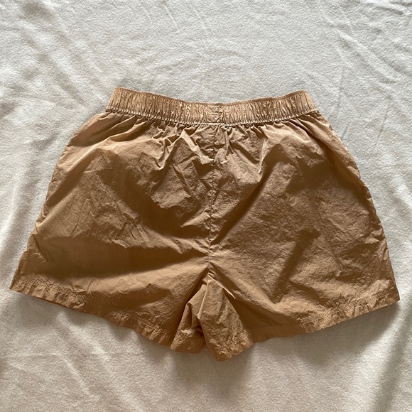 Aritzia TNA Claremont Shorts XS Sand Bluff - Picture 4 of 6